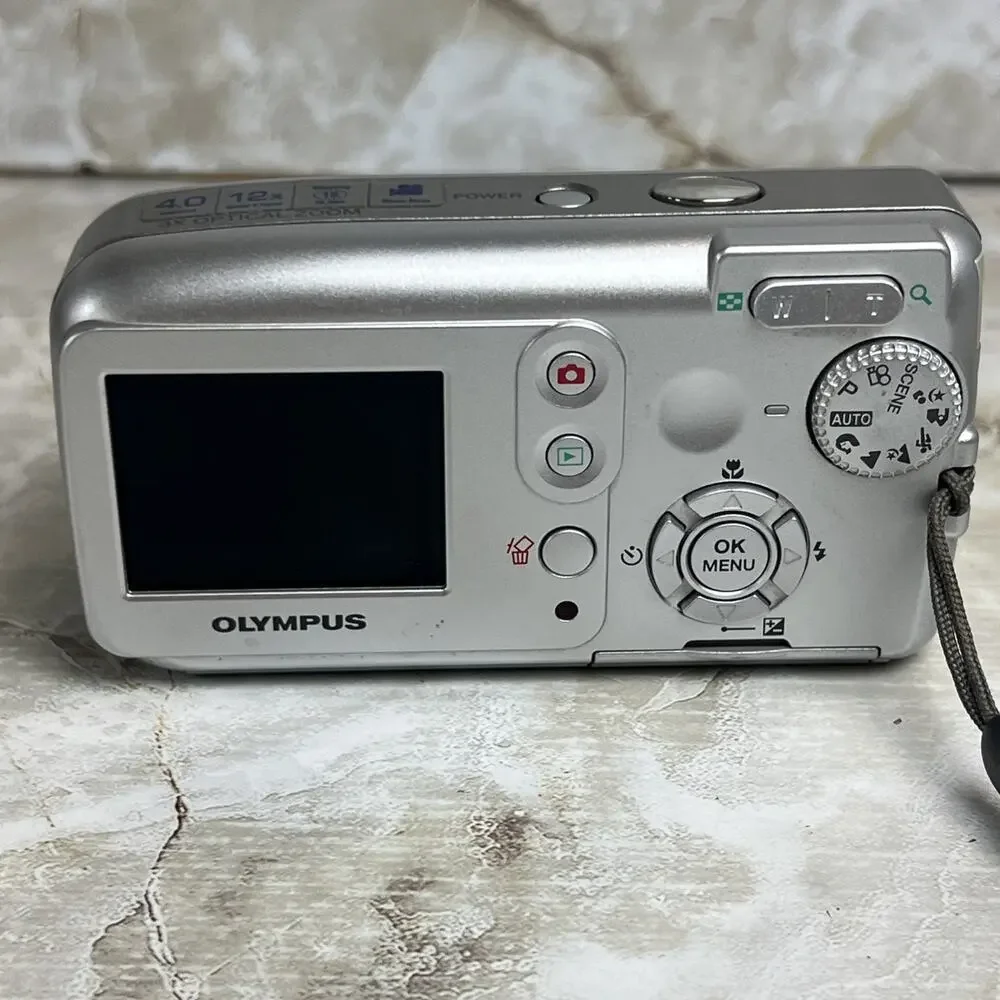 Olympus Camedia D-545 Zoom Digital Camera 4.0 MP Tested Working